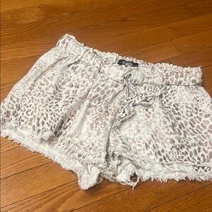 Rewash White Leopard Print Women's Shorts
Excellent condition